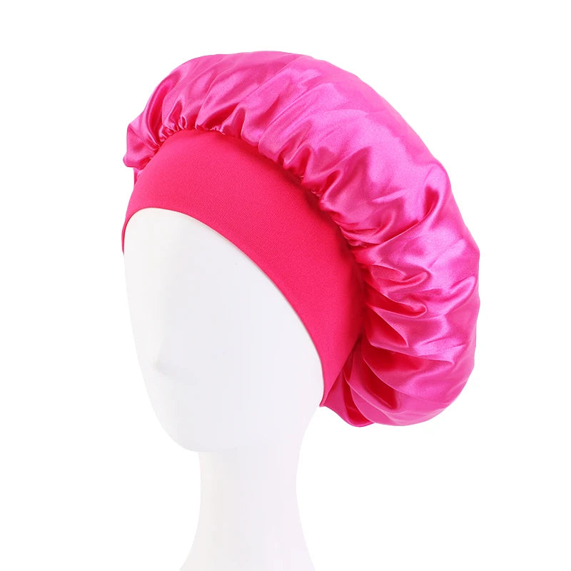 Bonnet de nuit en satin a large bord