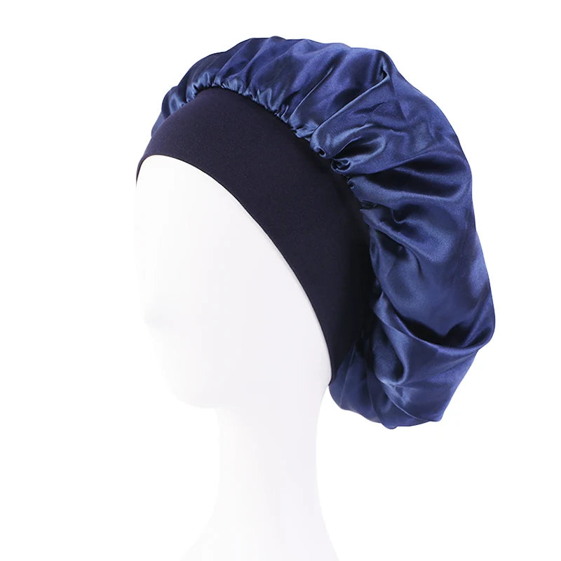 Bonnet de nuit en satin a large bord