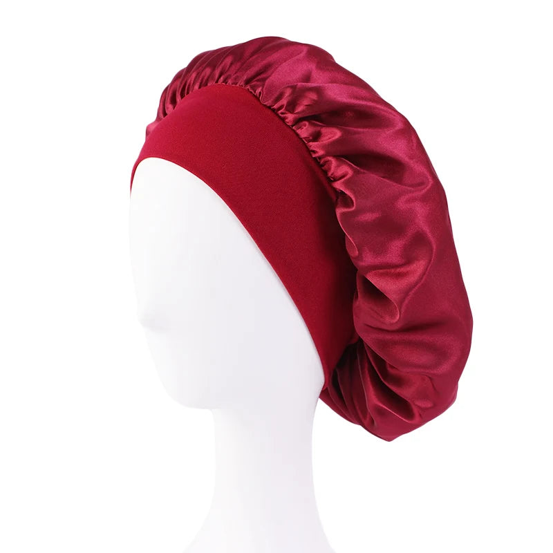 Bonnet de nuit en satin a large bord